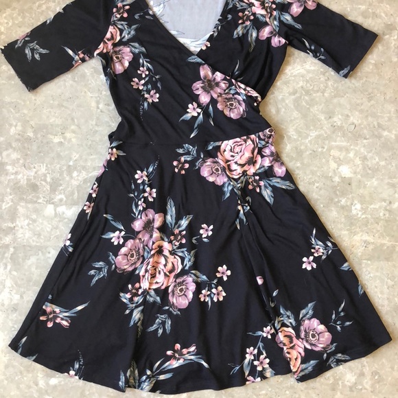 Dresses & Skirts - Floral Summer dress